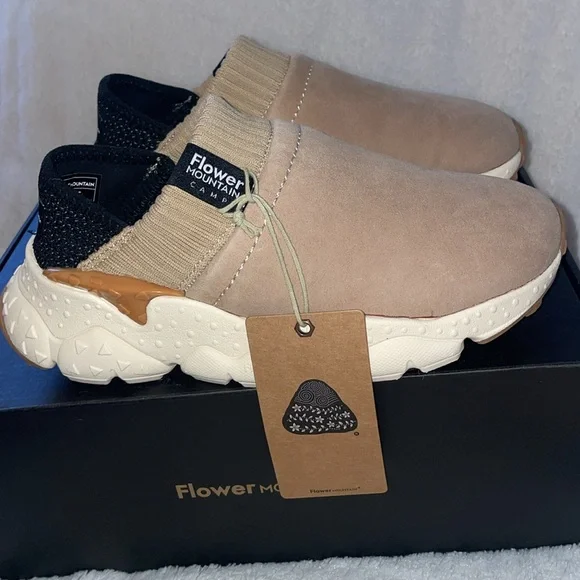 NWT FLOWER MOUNTAIN Camp Uni Slip-On Mouton Leather/shearling - Beige